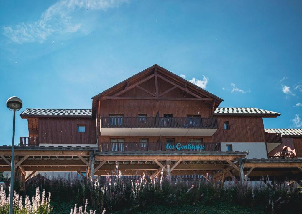 Les Gentianes By Actisource Aparthotel Puy-Saint-Vincent Exterior photo